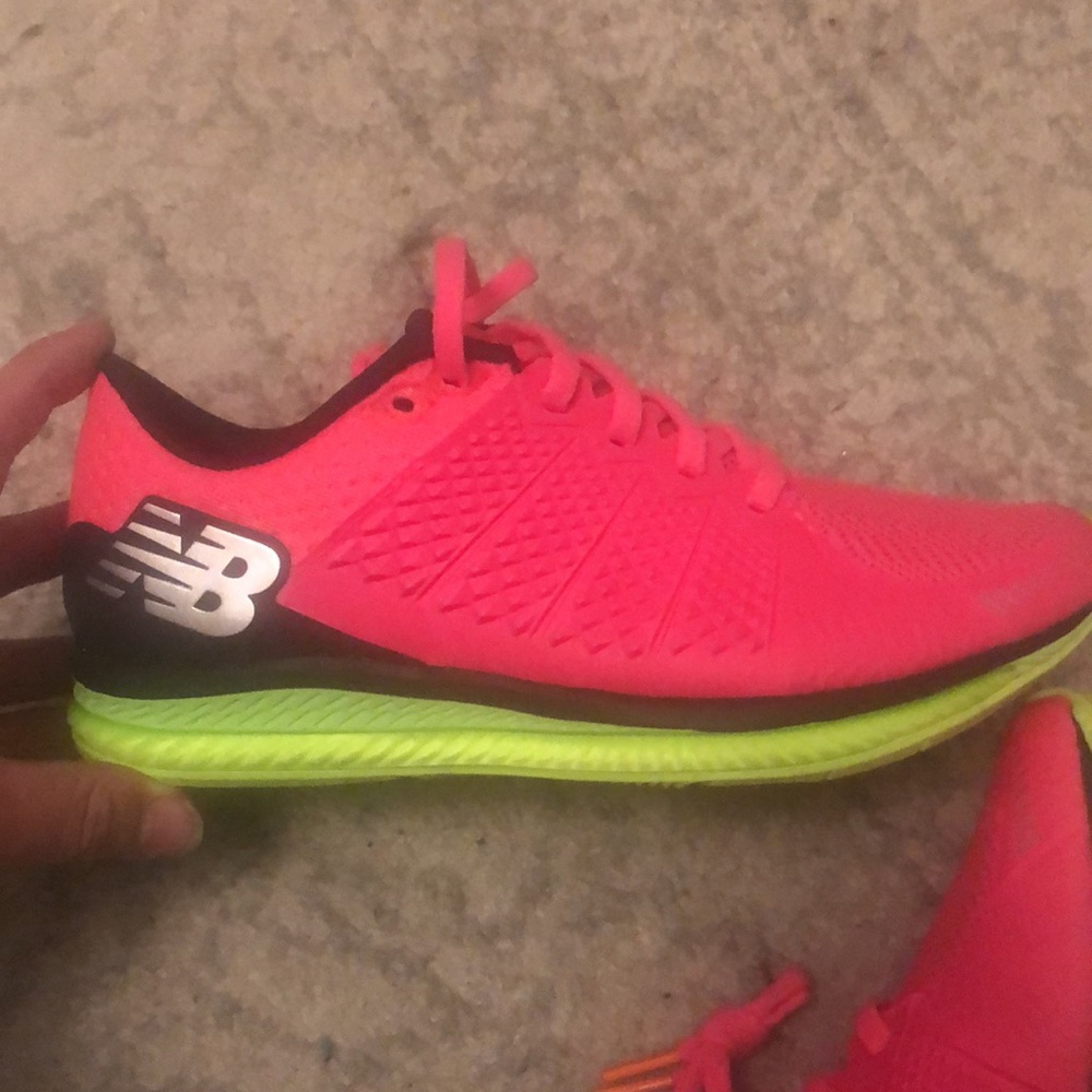 Hot pink New Balance fuel cell women’s sneakers size 6.5 - Picture 3 of 8
